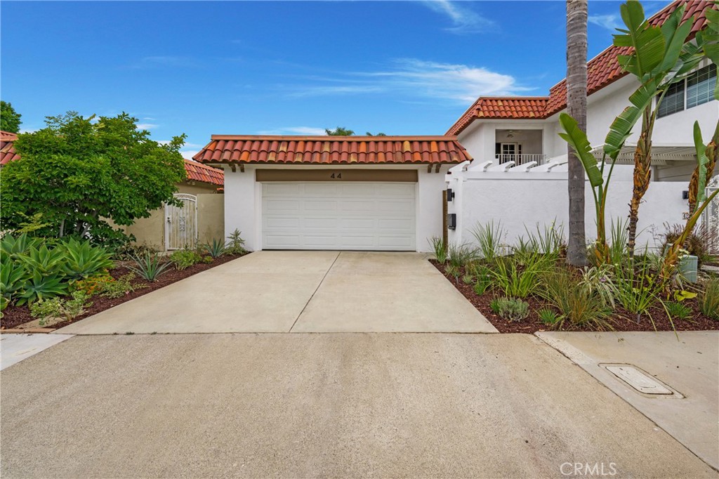 Welcome to 44 Seton and make Seton a DONE DEAL – A Rare Single-Level Gem in the Heart of Irvine! Nestled in the center of a peaceful multi-cul-de-sac neighborhood, this beautifully remodeled single-family home is part of the prestigious National Blue Ribbon Award-winning Irvine Unified School District. This 3-bedroom, 2-bathroom home offers nearly 1,500 square feet of thoughtfully designed living space with a 2-car direct access garage. With easy access to The layout is ideal for both everyday living and entertaining. What truly sets this home apart is the extensive high-end renovation—remodeled and upgraded far beyond the typical! Think Taj Mahal meets The Montage with a touch of Buckingham Palace—luxury, comfort, and elegance in one perfect package. Located in a vibrant resort-style community less than 100 yards from offering amenities such as:
Pickleball courts
Sparkling pool and spa/hot tub
Outdoor cooking area and picnic spaces
Playground and dog park, Tennis courts
...and so much more! Whether you're enjoying quiet mornings in your private retreat or exploring the exceptional amenities just steps away, 44 Seton delivers an unbeatable lifestyle in one of Irvine’s most desirable areas.