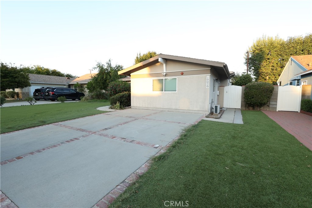 Welcome to this beautifully constructed,1-bedroom, 1-bathroom Accessory Dwelling Unit (ADU) located in a highly desirable North Hills neighborhood. This thoughtfully designed unit features an open-concept layout with modern finishes throughout, including recessed lighting and stylish vinyl flooring.
Enjoy the comfort and privacy of your own separate entrance, along with plenty of natural light flowing through the space.
All utilities are included in the rent – water, electricity, gas, and trash – providing hassle-free living. Situated on a quiet residential street with convenient access to major freeways, shopping centers, restaurants, and public transportation.
Ideal for a single occupant or couple seeking a turnkey rental in a prime location.