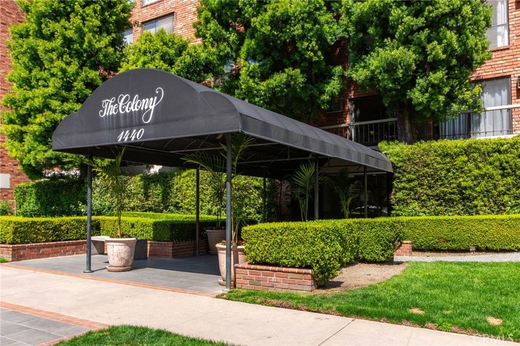 Photo of 1440 Veteran Avenue #601, Los Angeles, CA 90024 (MLS # SR26038561)