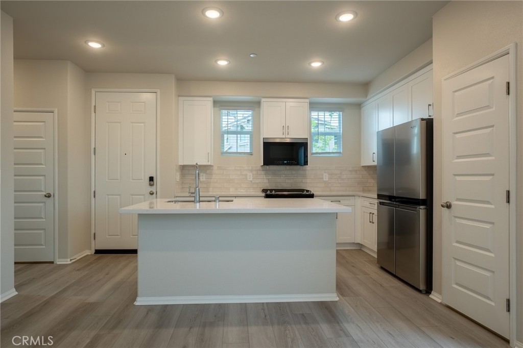 28586 Via Roble