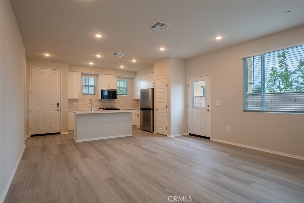 28586 Via Roble