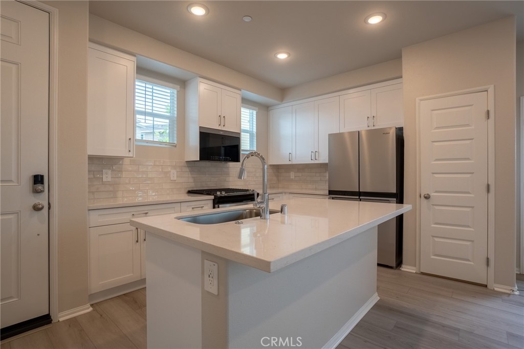 28586 Via Roble