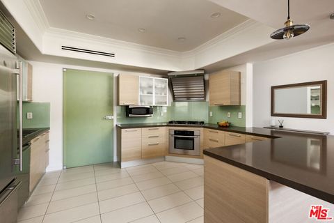 Photo of 8121 Norton Avenue #303, West Hollywood, CA 90046 (MLS # 25569419) Photo of 8121 Norton Avenue #303, West Hollywood, CA 90046 (MLS # 25569419)