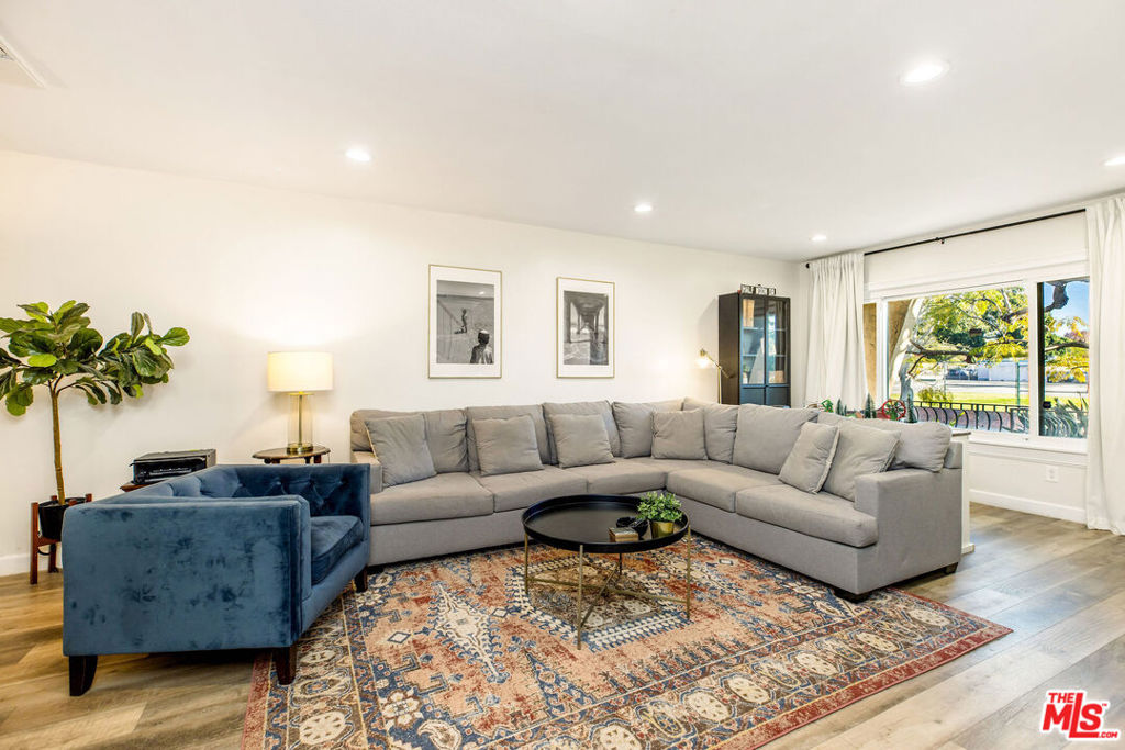 8025 Redlands Street 13