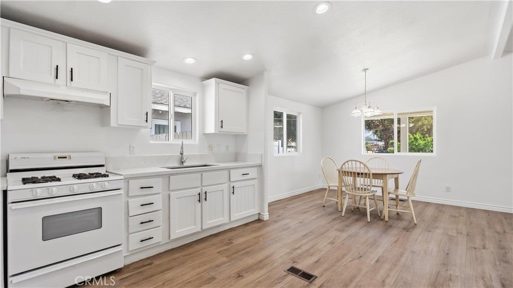 164 E Valley