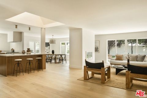 Photo of 30610 Las Estrellas Drive, Malibu, CA 90265 (MLS # 25563451) Photo of 30610 Las Estrellas Drive, Malibu, CA 90265 (MLS # 25563451)