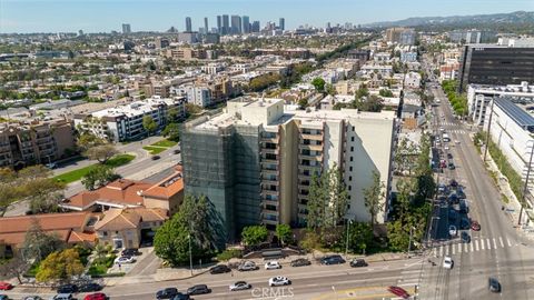Photo of 321 S San Vicente Boulevard #505, Los Angeles, CA 90048 (MLS # SR26058508)