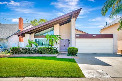 Photo of 19716 Hatton Street, Winnetka, CA 91306 (MLS # SR26082137)