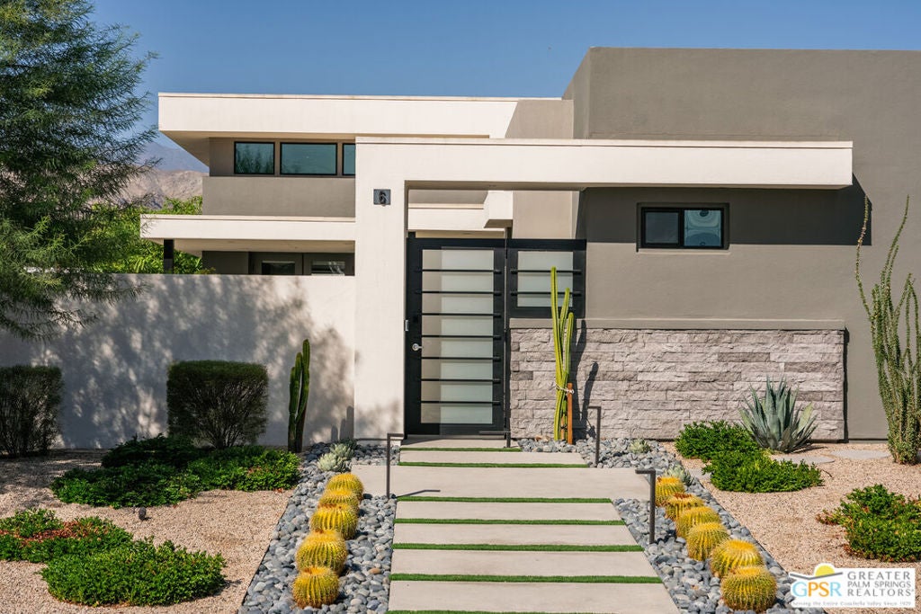 6 Garnet Court