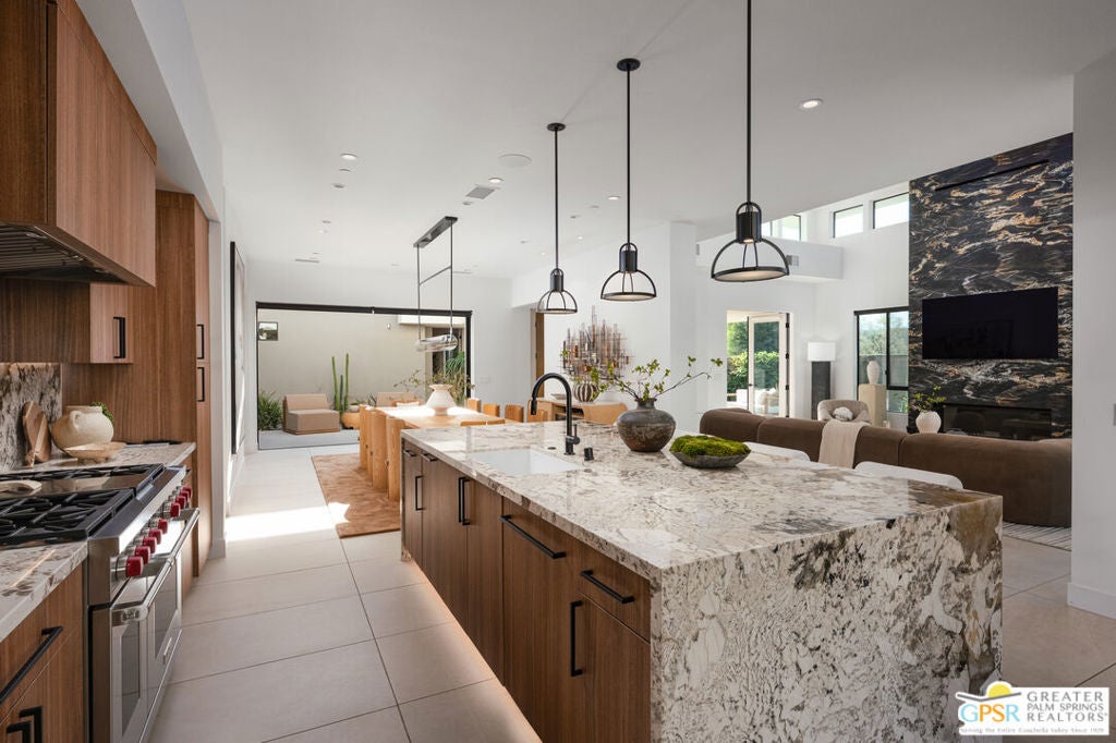 6 Garnet Court