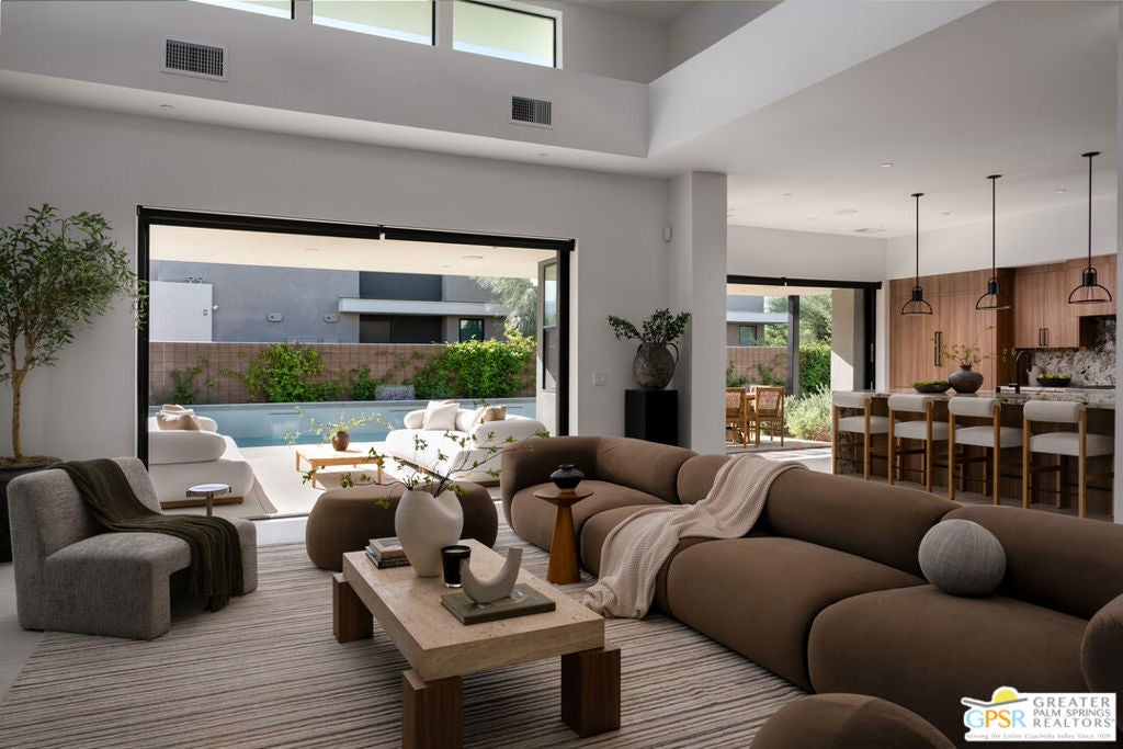 6 Garnet Court