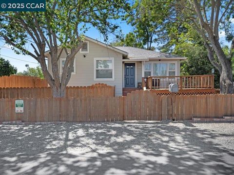 Photo of 2910 Almond St, Martinez, CA 94553 (MLS # 41115408) Photo of 2910 Almond St, Martinez, CA 94553 (MLS # 41115408)