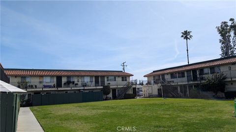 Photo of 1422 Peckham St, Fullerton, CA 92833 (MLS # PW25247256) Photo of 1422 Peckham St, Fullerton, CA 92833 (MLS # PW25247256)