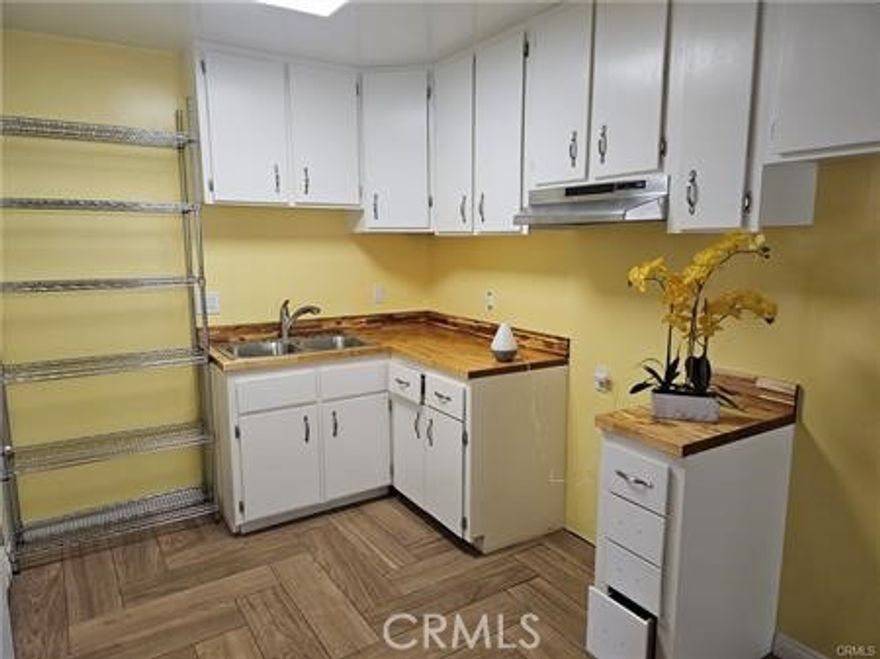 Welcome home to a quiet 4plex in the heart of LA.  Completely Upgraded - Like Brand New! New everything new... Electrical system, Wires, Walls, Kitchen, Floors, Fixtures, Water Heater, Wall Heater, Ceiling Fan, and the very important Windows - Everything. This is a 2 bedroom 5 blocks from the BMO Stadium. Plenty of natural lighting. 1 assigned parking spot, wide streets and only 4 units and a good safe neighborhood close to the things important to you. (All utilities, including Water and Trash are tenant responsibility = Also, no smoking and no cats or dogs.)  



We offer a clean safe environment with good respectful neighbors.  Tenant pays for all utilities, and Renters Insurance.