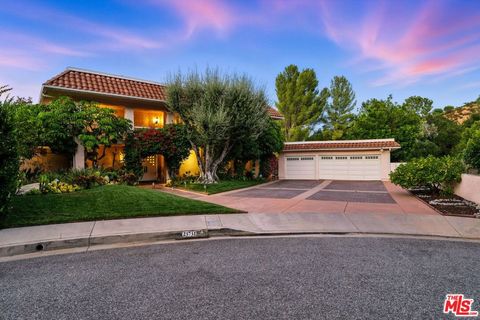 Photo of 23731 Park Madrid, Calabasas, CA 91302 (MLS # 25606697)