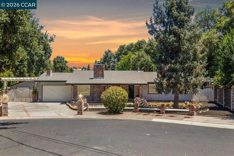 Photo of 12 La Sonoma Ct Ct, Alamo, CA 94507 (MLS # 41121433)