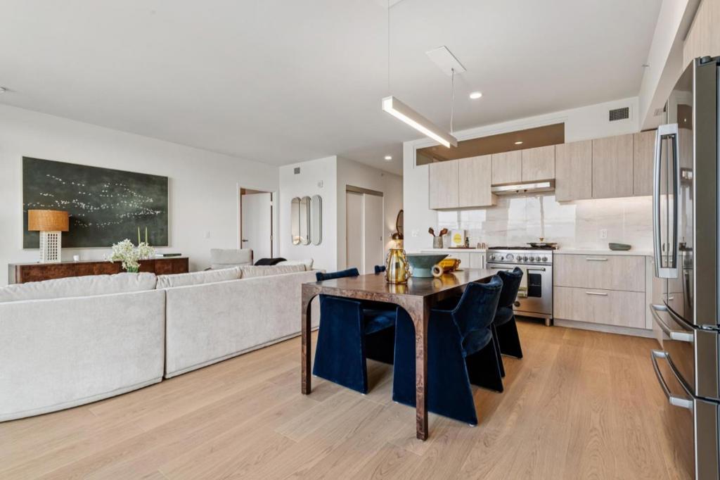 188 W Saint James Street 10412