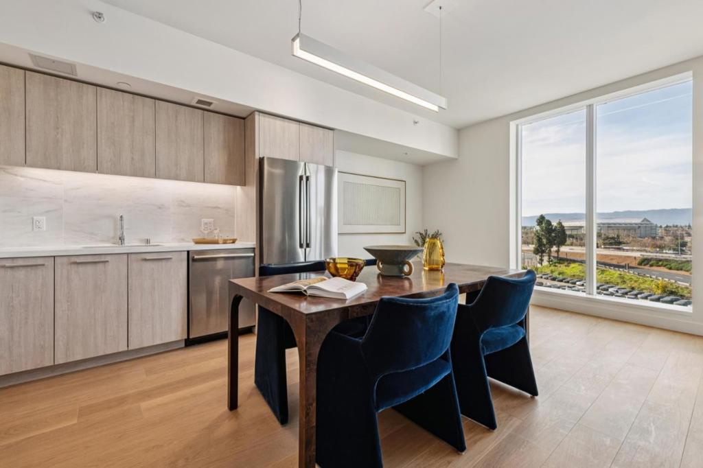 188 W Saint James Street 10412