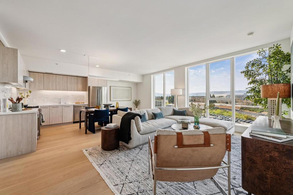 188 W Saint James Street 10412