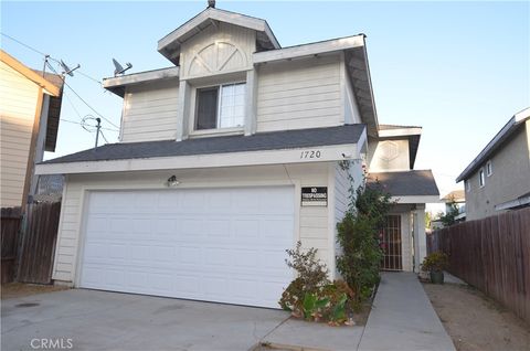 Photo of 1720 Junipero Ave Ave, Long Beach, CA 90804 (MLS # SB25218251)