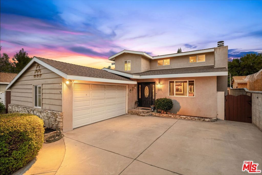 Photo of 22642 Berdon Street, Woodland Hills, CA 91367 (MLS # 25596919)