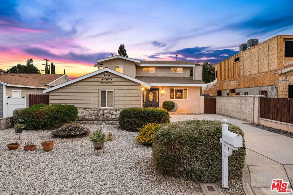 Photo of 22642 Berdon Street, Woodland Hills, CA 91367 (MLS # 25596919)