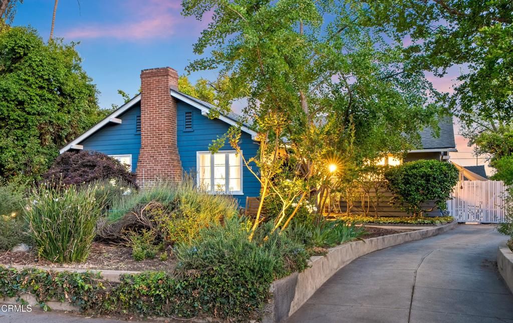 Photo of 530 E Jackson Street, Pasadena, CA 91104 (MLS # P1-26917)