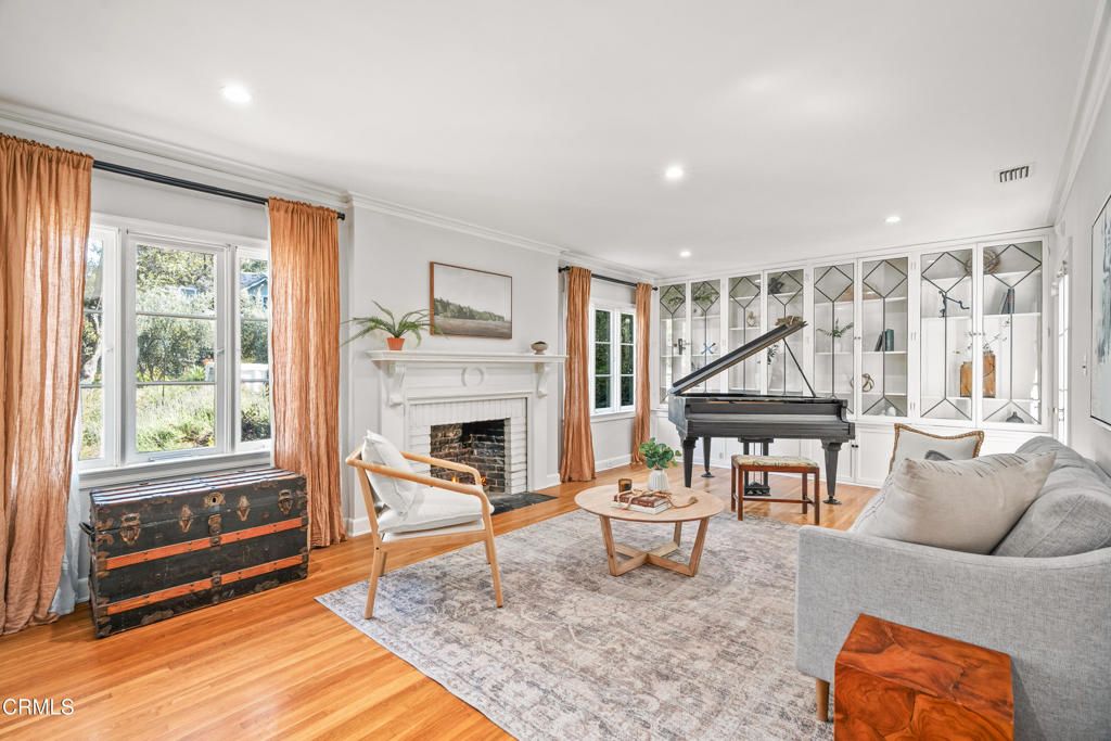Photo of 530 E Jackson Street, Pasadena, CA 91104 (MLS # P1-26917)