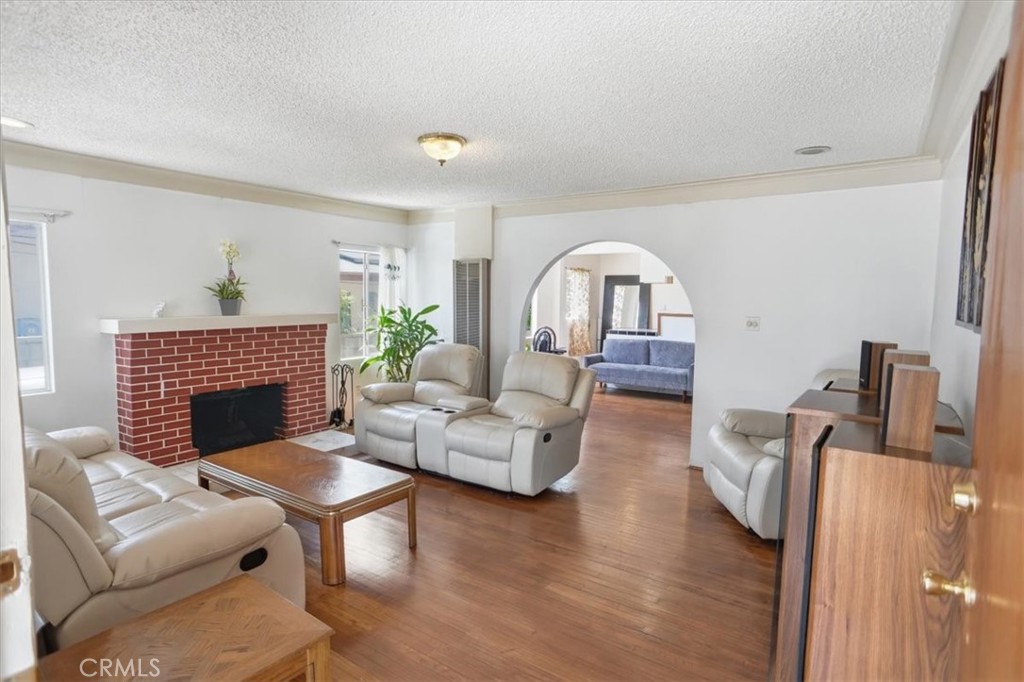 1257 1/2 N New Hampshire