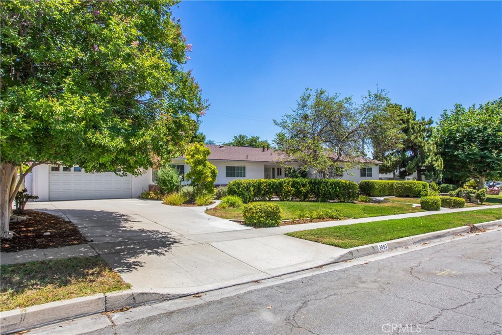 3893 Parkside Drive