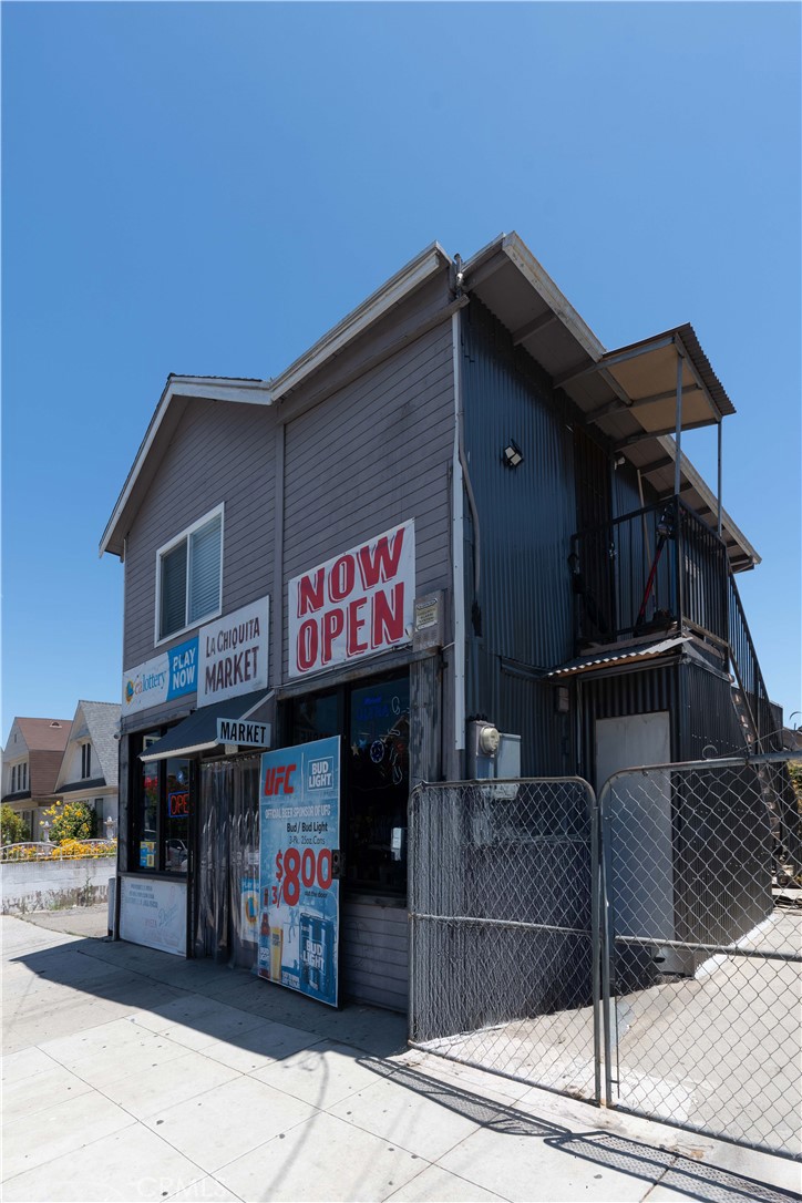 Discover an exceptional mixed-use property in historic San Pedro that combines commercial and residential potential in one prime location. This exciting opportunity features a successful street-level approximately 900 Sq.Ft market, complete with a beer and wine license, making it ideal for aspiring entrepreneurs. Above the bustling market, a charming two-bedroom almost 500 Sq.Ft unit awaits, perfect for owner occupancy or rental income. This versatile space offers an attractive balance of living and working, making it a great investment in a thriving community. Located near Ports of Call and in the heart of the Los Angeles Harbor, this property boasts excellent visibility and foot traffic. Don’t miss out on the chance to own a property with such great potential—both as a profitable business and a comfortable home!
