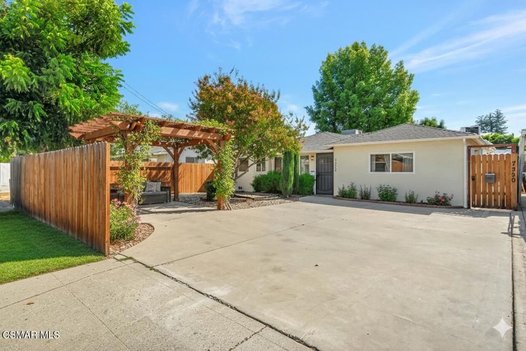 Photo of 7322 Lindley Avenue, Reseda, CA 91335 (MLS # 225005337)