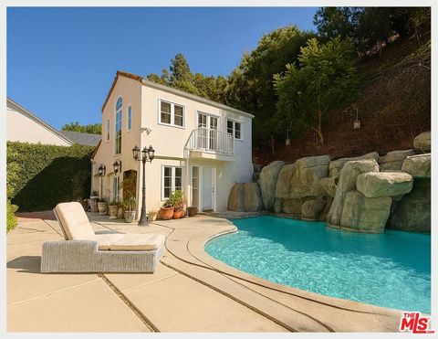 Photo of 1174 Coldwater Canyon Drive, Beverly Hills, CA 90210 (MLS # 25613855)