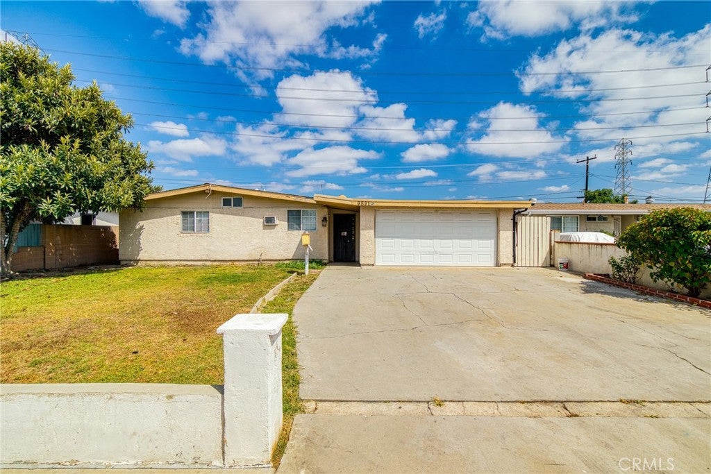 9591 Crestwood LN