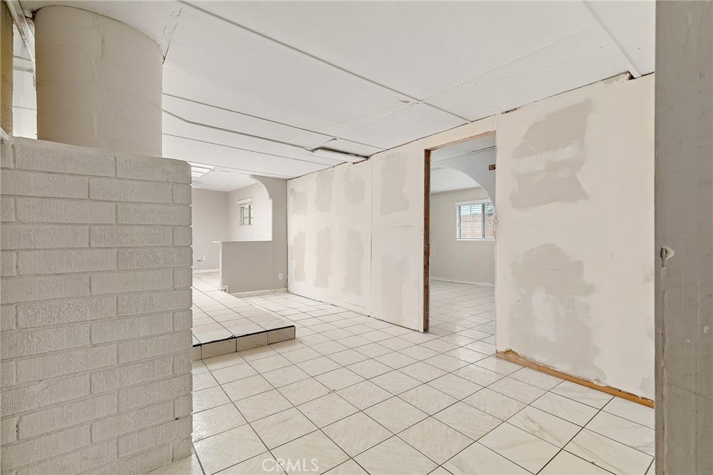 9591 Crestwood