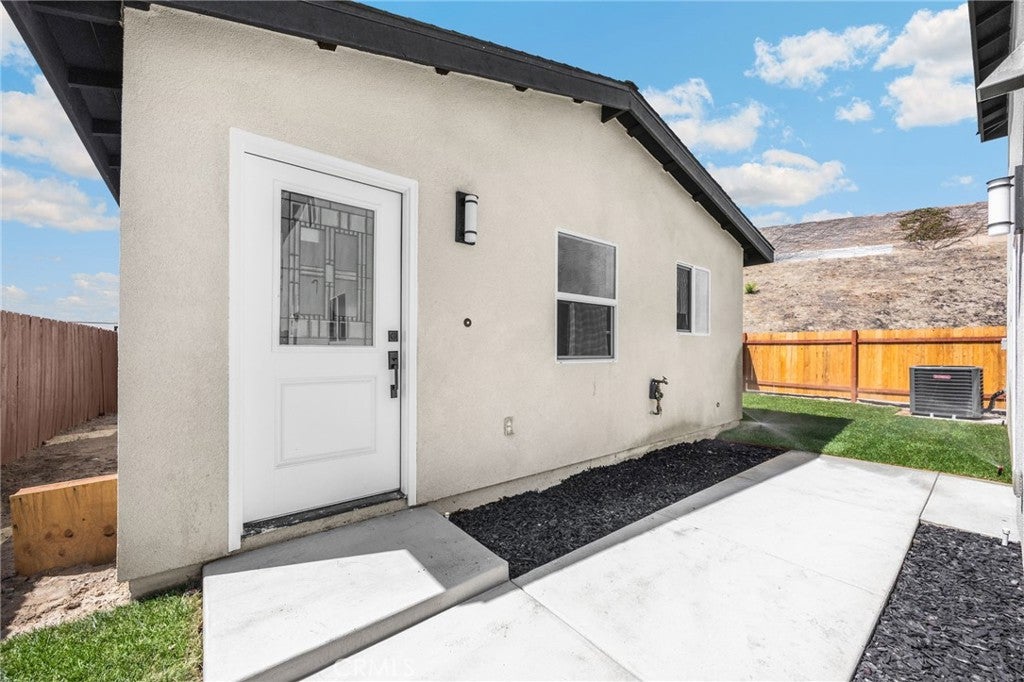 2140 N California
