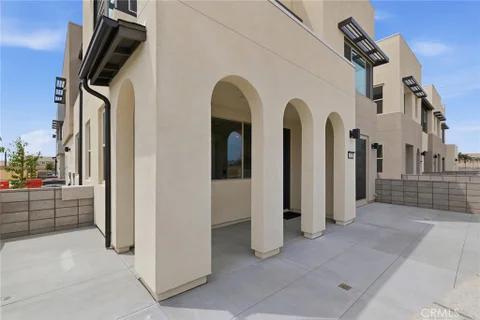 MLS: OC26103383