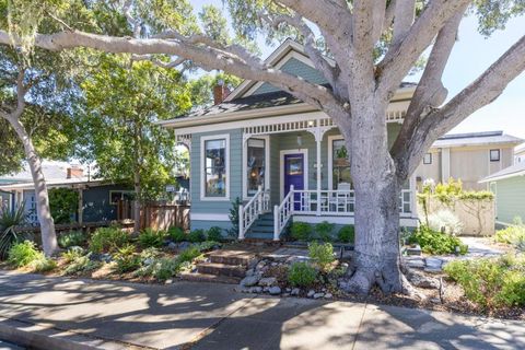 Photo of 215 Lobos Avenue, Pacific Grove, CA 93950 (MLS # ML82046792)