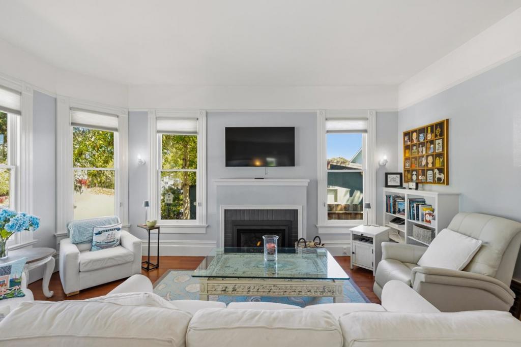 215 Lobos Avenue