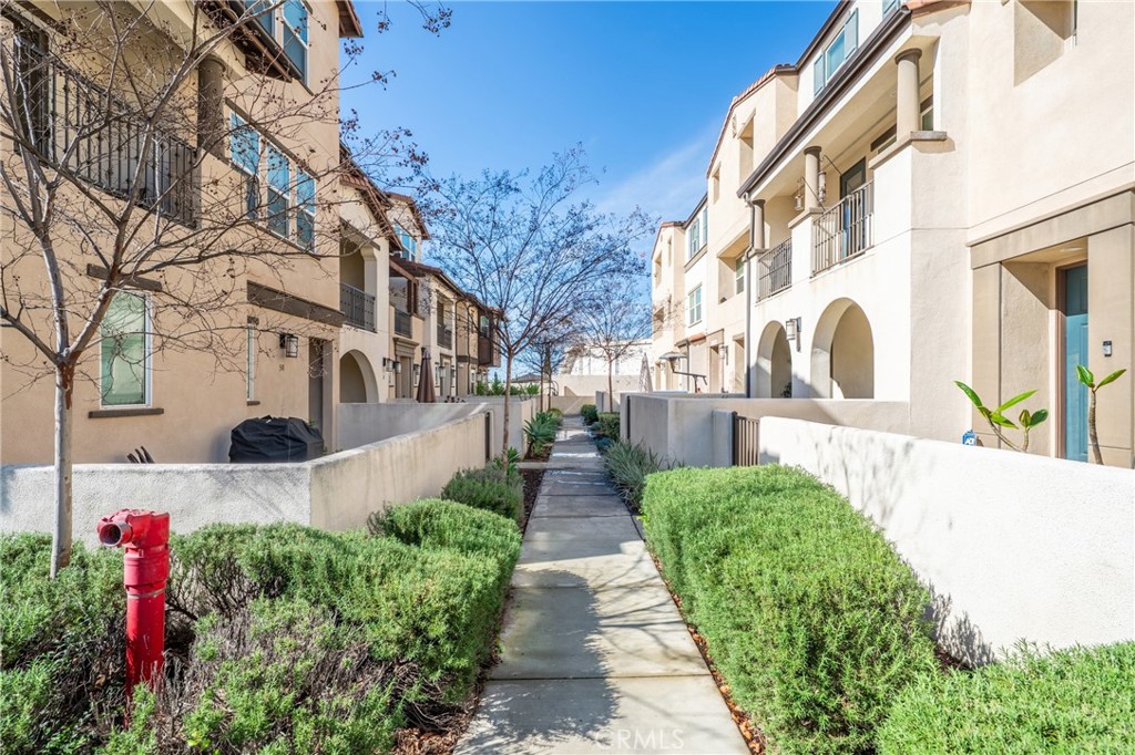 619 W Foothills Blvd 53