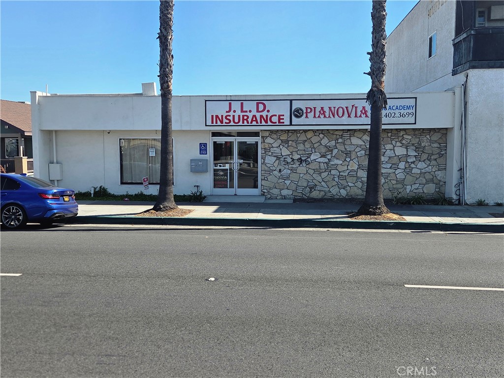 ** 715 SF office with an private office and a kitchen **