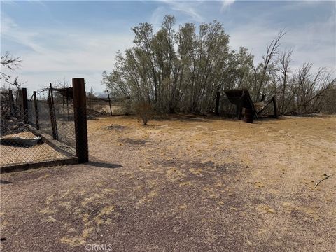 Photo of 31626 Croyden St, Newberry Springs, CA 92365 (MLS # IV25178743) Photo of 31626 Croyden St, Newberry Springs, CA 92365 (MLS # IV25178743)