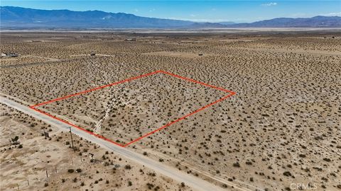 Photo of 727 Harrod, Lucerne Valley, CA 92356 (MLS # HD26071511)