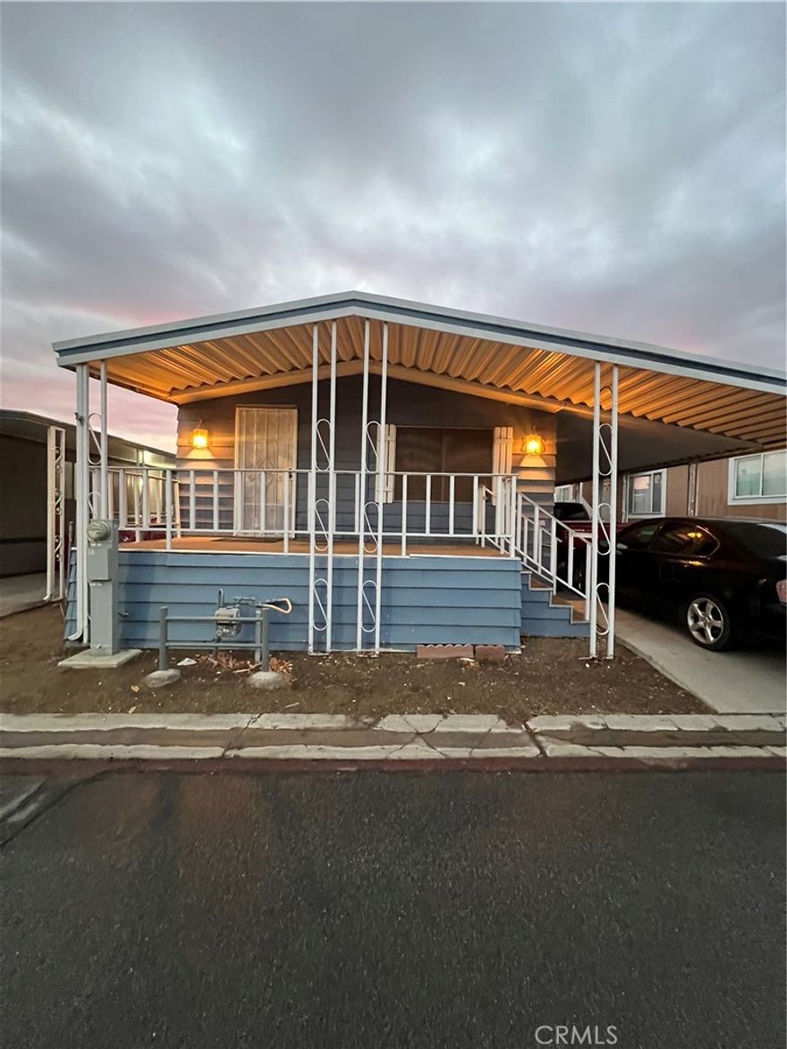 Beautiful and cozy mobile home in Fontana, CA.

This Home offers 2 bedrooms and 2 bathrooms with a large living room area and a spacious dining room.

Laundry room inside, parking space for 2 cars.