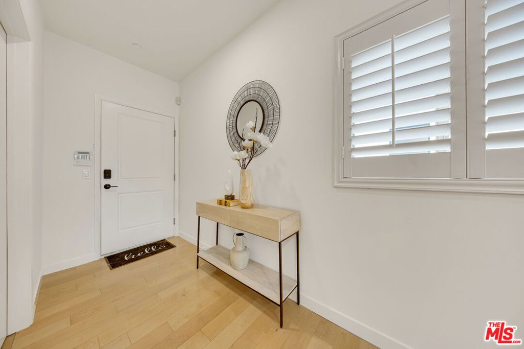 Photo of 1529 S Westgate Avenue #401, Los Angeles, CA 90025 (MLS # 25592061)