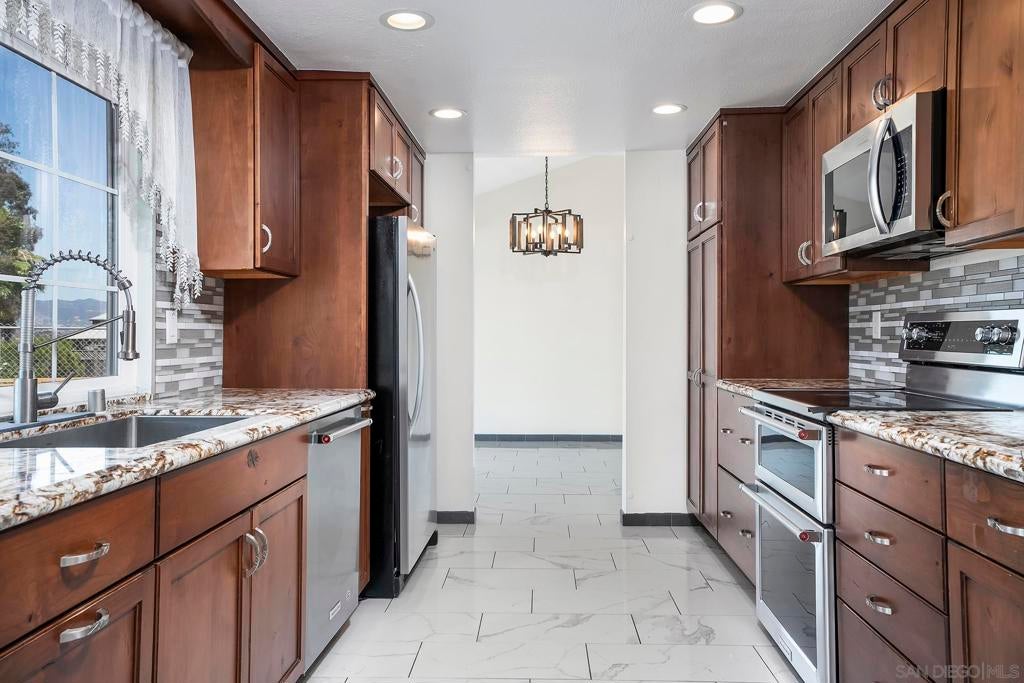 10772 AVENIDA ROBERTA