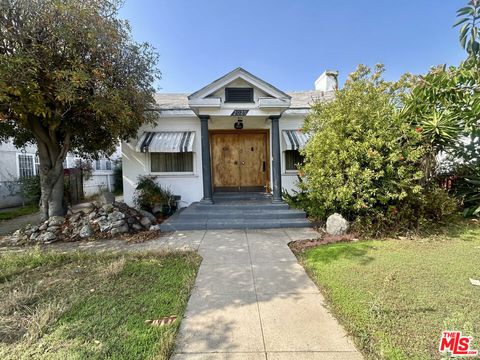 Photo of 2025 West Boulevard, Los Angeles, CA 90016 (MLS # 25612183) Photo of 2025 West Boulevard, Los Angeles, CA 90016 (MLS # 25612183)