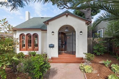 Photo of 3215 FRUITVALE AVE Ave, Oakland, CA 94602 (MLS # 41131373)