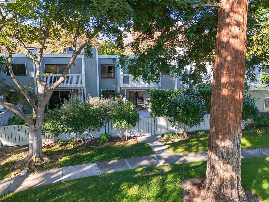 STONERIDGE TWNHM - Residential