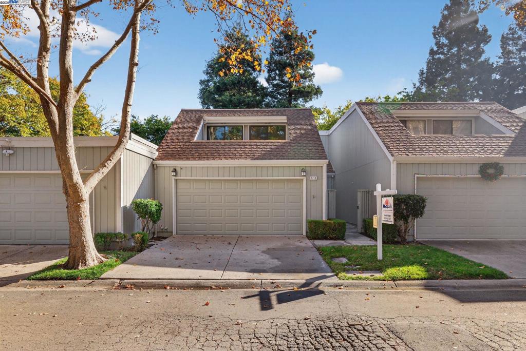 STONERIDGE TWNHM - Residential